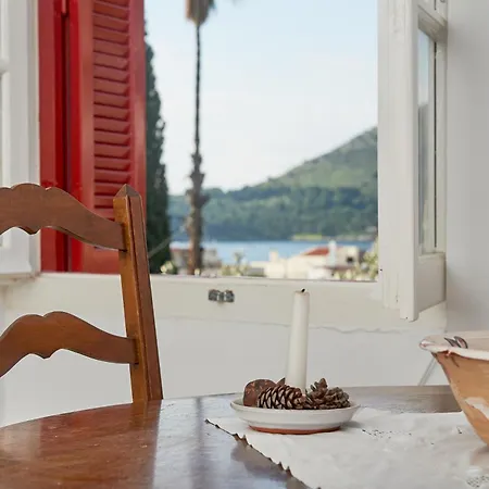 펜션 Cosy With Treehouse In Olive Grove Tolón
