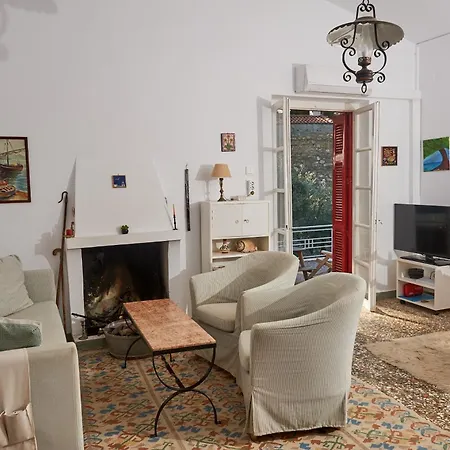 Cosy With Treehouse In Olive Grove *