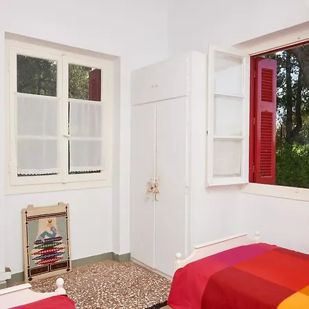 Cosy With Treehouse In Olive Grove בית נופש טולון