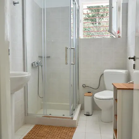 בית נופש Cosy With Treehouse In Olive Grove *